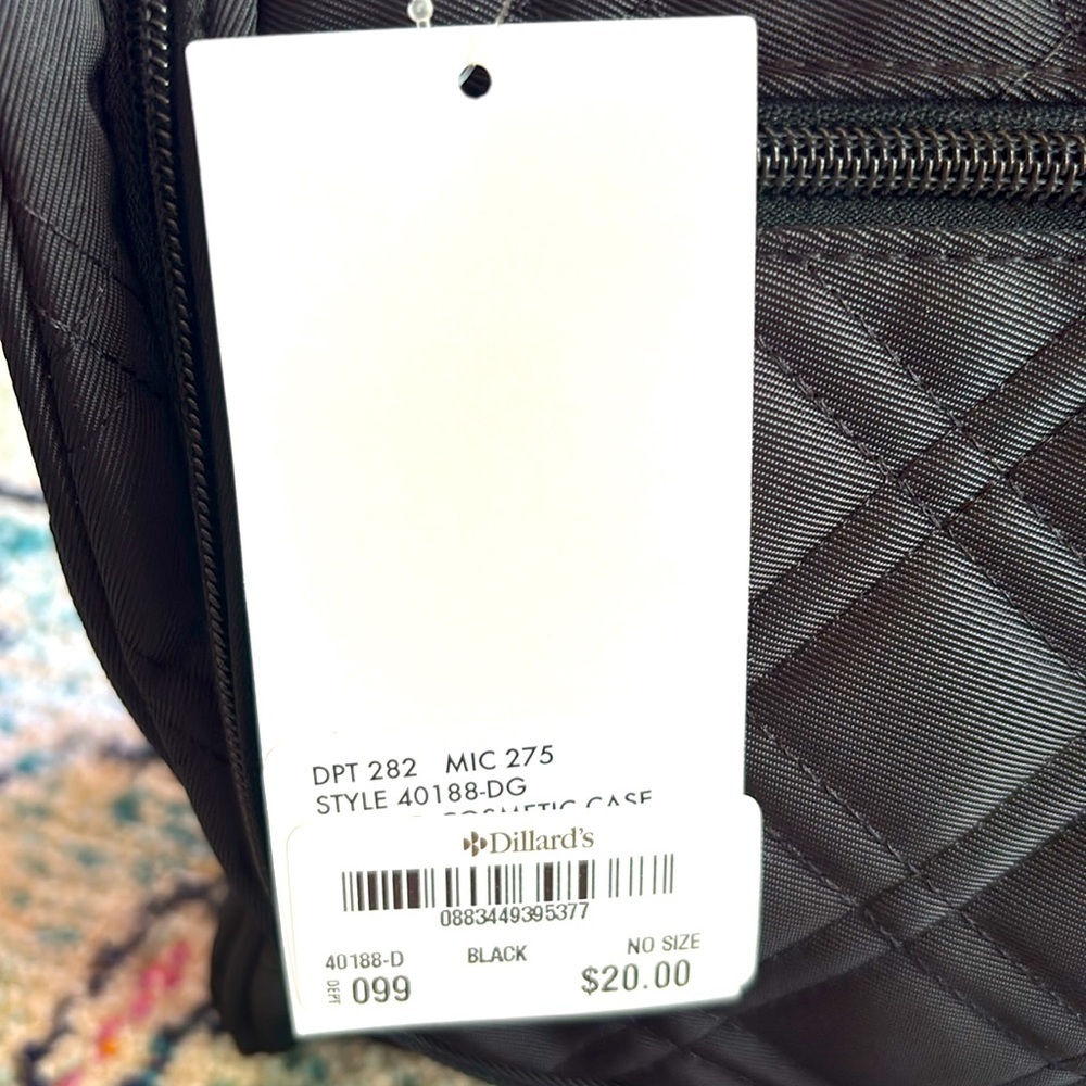 THE EDGE BEAUTY Black Quilted Women's Cosmetic Travel Bag - Picture 3 of 8